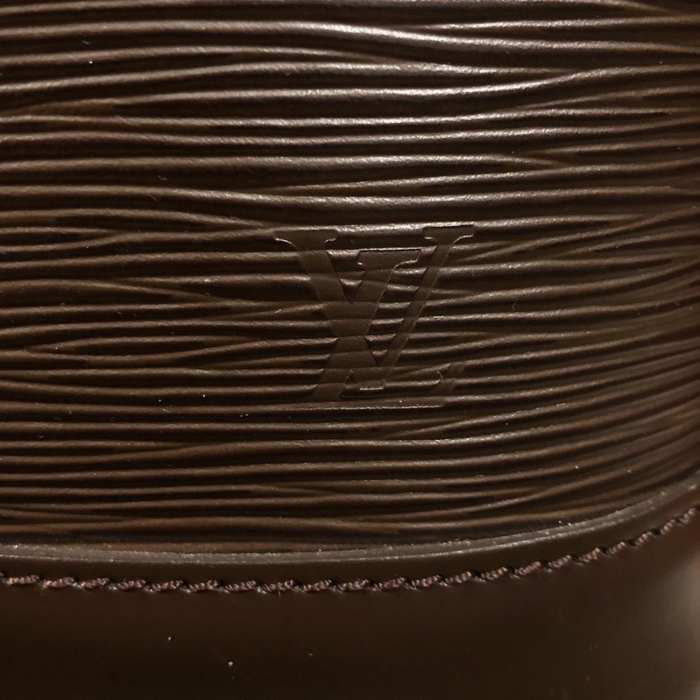 LOUIS VUITTON Mocha Dark Brown Epi Alma with Shoulder Strap Palladium Hardware - Picture 4 of 17